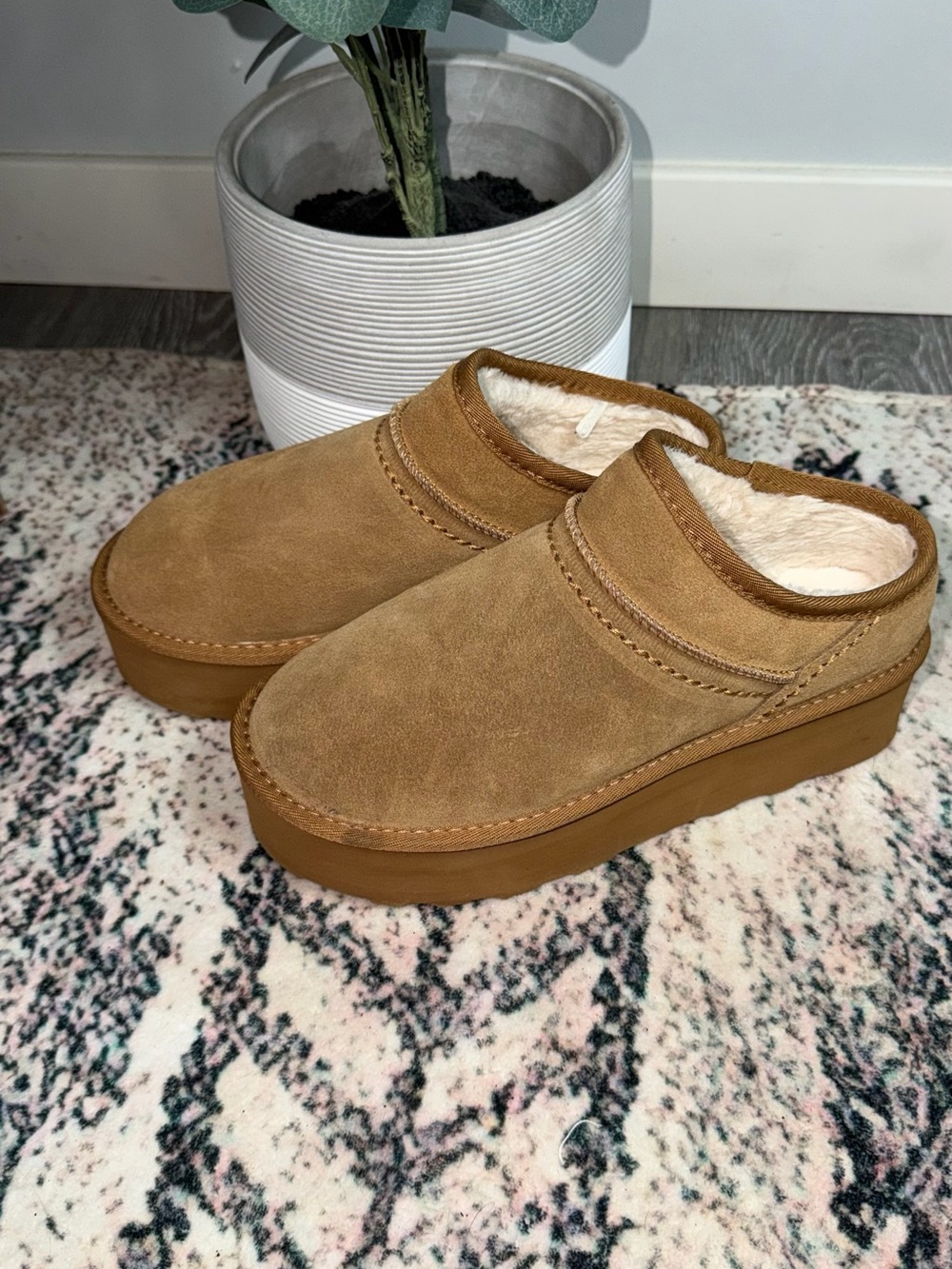 Cozy Suede Slip-On Winter Clogs in Chestnut
